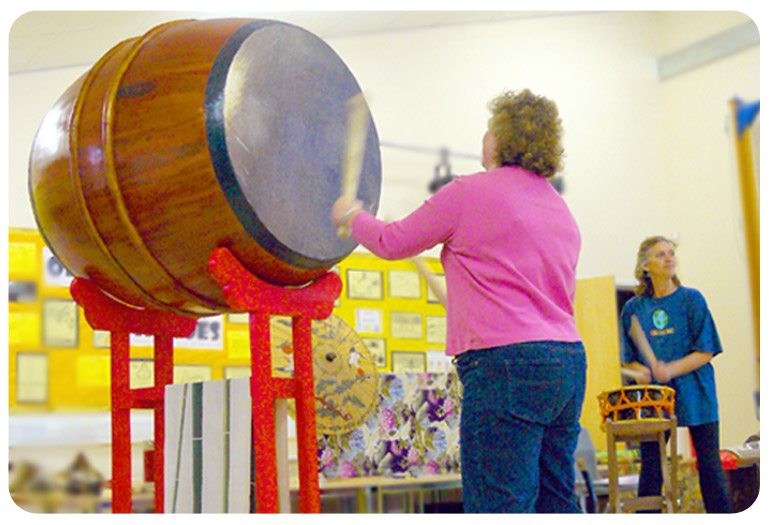JAPAN - music workshops for schools by Earthsong