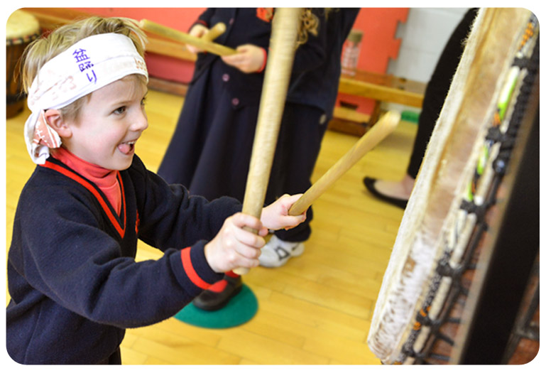 JAPAN - music workshops for schools by Earthsong